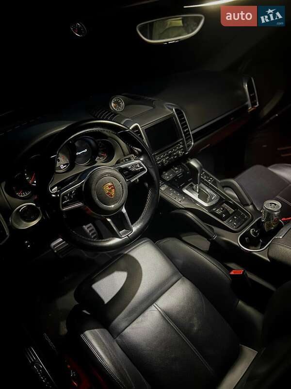 Позашляховик / Кросовер Porsche Cayenne 2014 в Харкові
