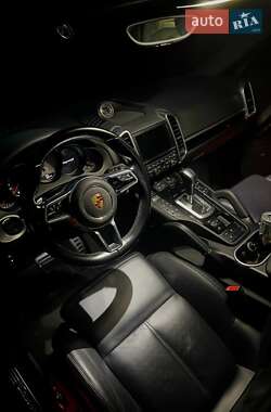 Позашляховик / Кросовер Porsche Cayenne 2014 в 