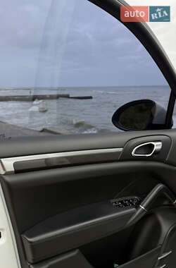 Внедорожник / Кроссовер Porsche Cayenne 2012 в 