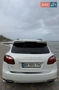 Внедорожник / Кроссовер Porsche Cayenne 2012 в 