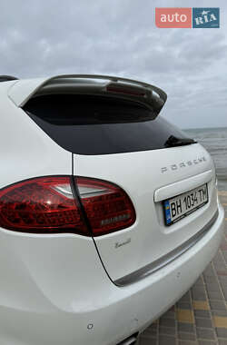 Внедорожник / Кроссовер Porsche Cayenne 2012 в 