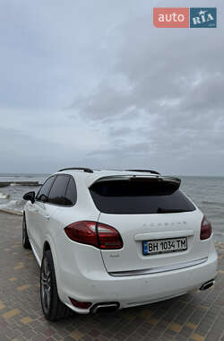 Внедорожник / Кроссовер Porsche Cayenne 2012 в 