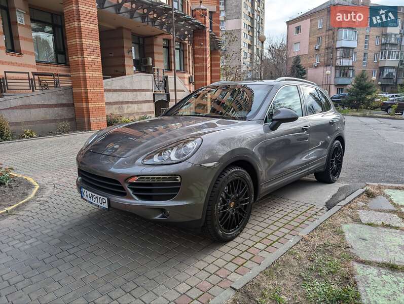 Позашляховик / Кросовер Porsche Cayenne 2010 в 
