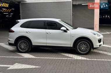 Позашляховик / Кросовер Porsche Cayenne 2015 в Києві
