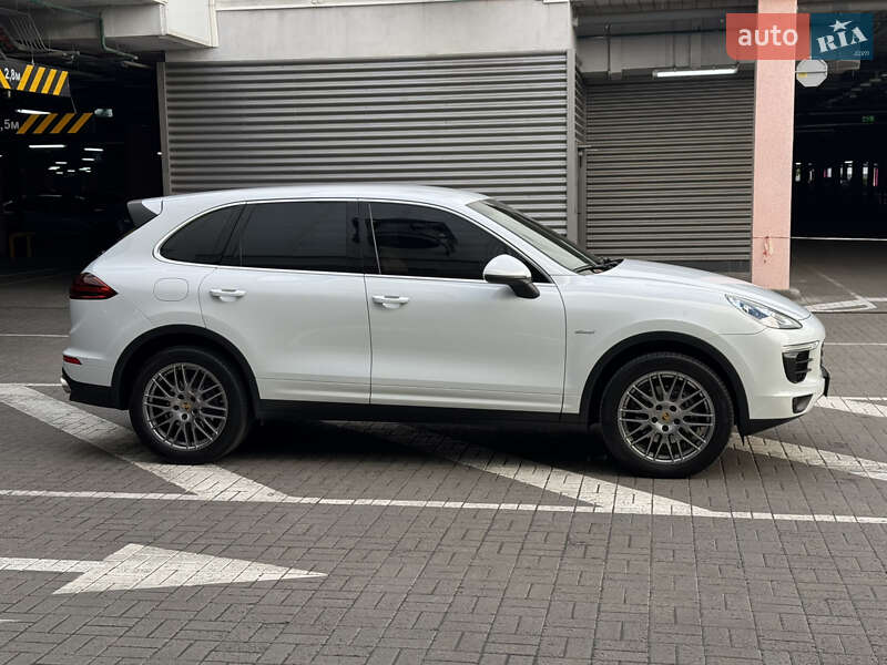 Внедорожник / Кроссовер Porsche Cayenne 2015 в Киеве
