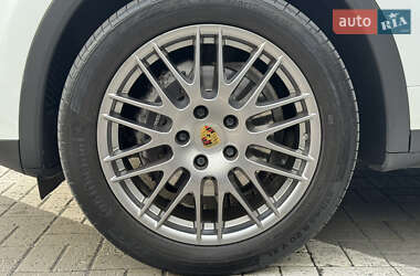 Позашляховик / Кросовер Porsche Cayenne 2015 в Києві