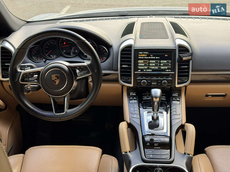 Внедорожник / Кроссовер Porsche Cayenne 2015 в Киеве