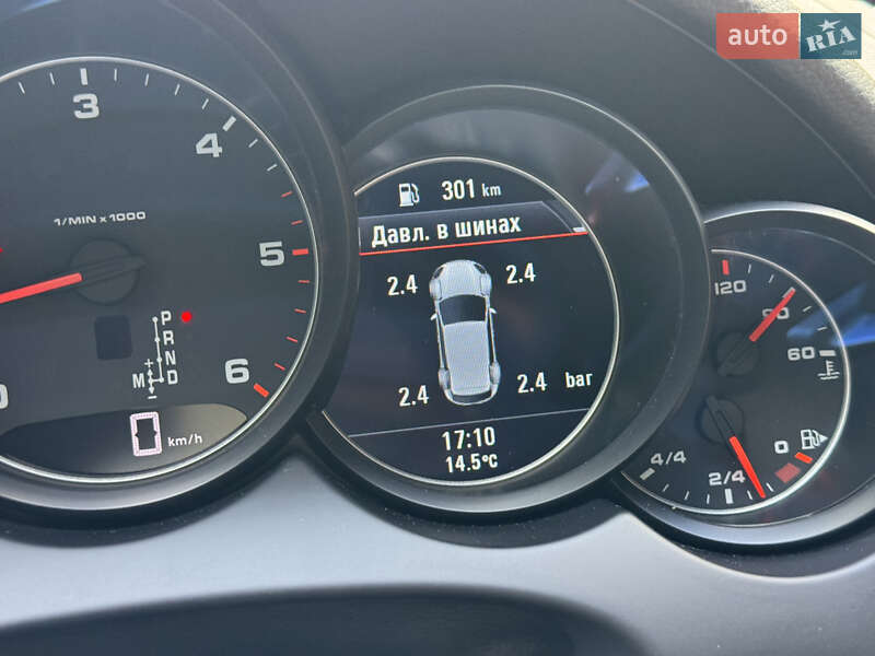 Внедорожник / Кроссовер Porsche Cayenne 2015 в Киеве