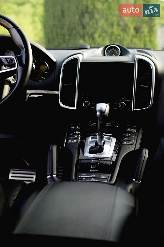 Позашляховик / Кросовер Porsche Cayenne 2017 в Дніпрі фото 24 Позашляховик / Кросовер Porsche Cayenne 2017 в Дніпрі