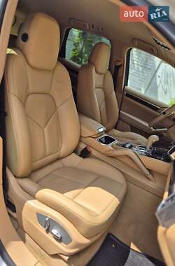 Внедорожник / Кроссовер Porsche Cayenne 2013 в 