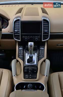 Внедорожник / Кроссовер Porsche Cayenne 2013 в 