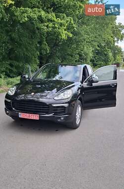 Внедорожник / Кроссовер Porsche Cayenne 2015 в 