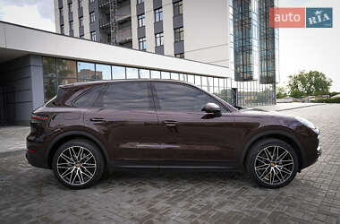 Внедорожник / Кроссовер Porsche Cayenne 2019 в 