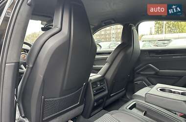 Внедорожник / Кроссовер Porsche Cayenne 2024 в 