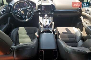 Внедорожник / Кроссовер Porsche Cayenne 2017 в 