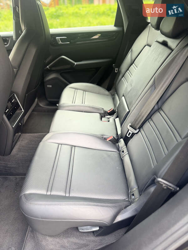 Внедорожник / Кроссовер Porsche Cayenne 2019 в Красилове