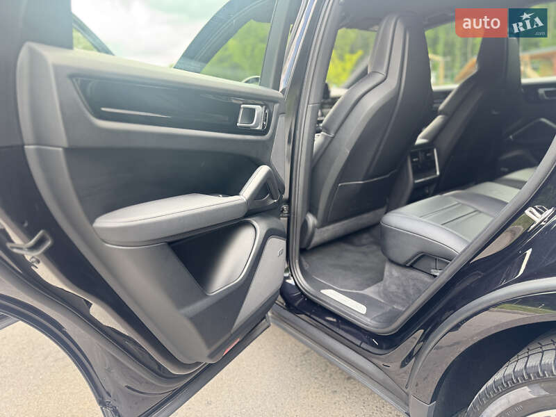 Внедорожник / Кроссовер Porsche Cayenne 2019 в Красилове