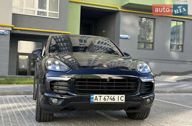 Внедорожник / Кроссовер Porsche Cayenne 2015 в 