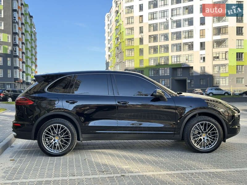 Позашляховик / Кросовер Porsche Cayenne 2015 в Івано-Франківську