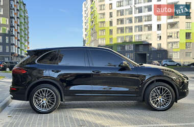 Внедорожник / Кроссовер Porsche Cayenne 2015 в 