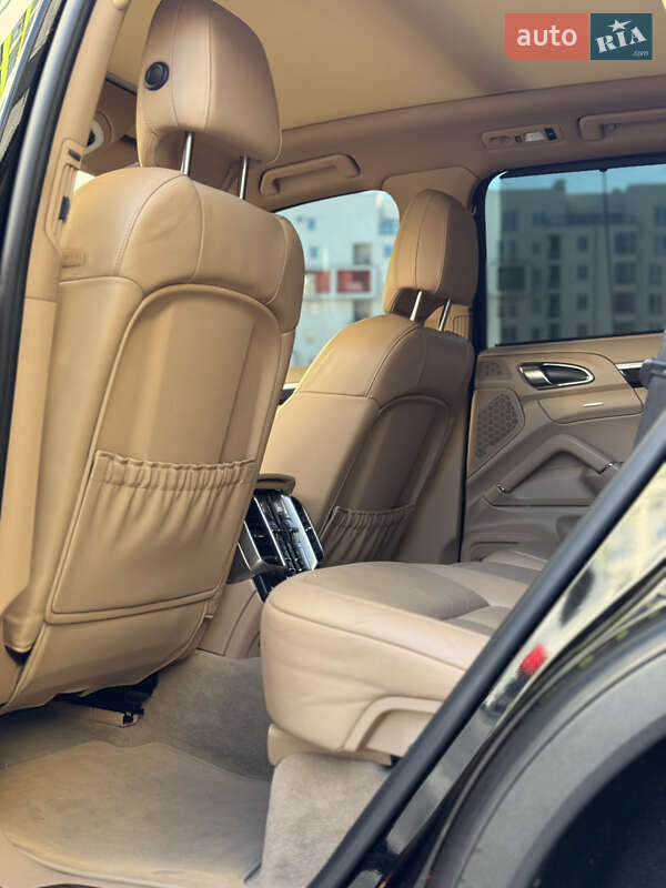 Позашляховик / Кросовер Porsche Cayenne 2015 в Івано-Франківську