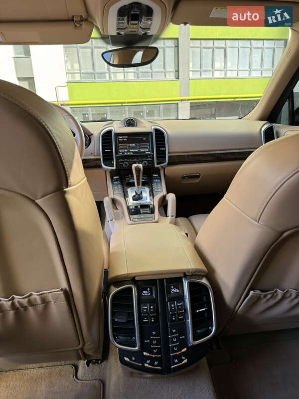 Позашляховик / Кросовер Porsche Cayenne 2015 в Івано-Франківську
