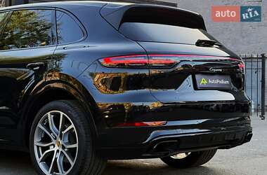 Позашляховик / Кросовер Porsche Cayenne 2021 в 