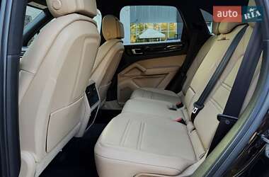 Позашляховик / Кросовер Porsche Cayenne 2021 в 