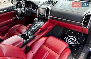 Внедорожник / Кроссовер Porsche Cayenne 2014 в 