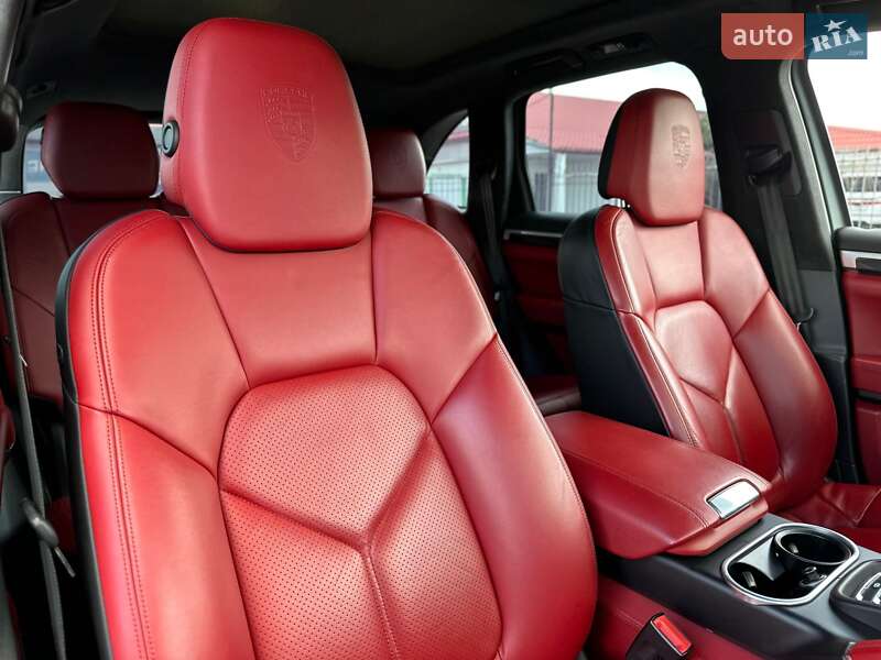 Внедорожник / Кроссовер Porsche Cayenne 2014 в Киеве