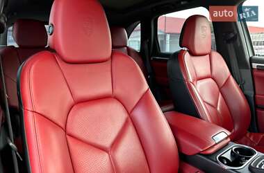 Внедорожник / Кроссовер Porsche Cayenne 2014 в 