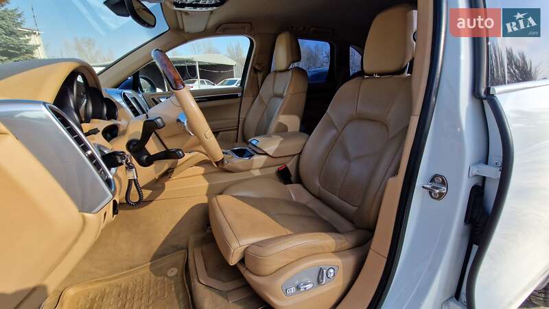 Внедорожник / Кроссовер Porsche Cayenne 2013 в Днепре