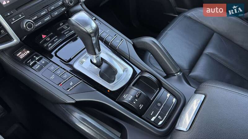 Внедорожник / Кроссовер Porsche Cayenne 2017 в Черкассах