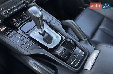 Внедорожник / Кроссовер Porsche Cayenne 2017 в 