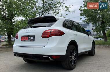 Внедорожник / Кроссовер Porsche Cayenne 2014 в 
