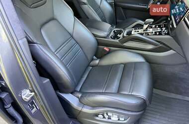 Позашляховик / Кросовер Porsche Cayenne 2019 в 