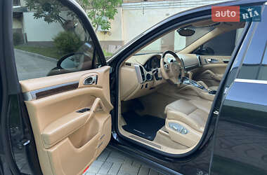 Внедорожник / Кроссовер Porsche Cayenne 2012 в 