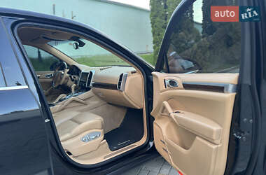 Внедорожник / Кроссовер Porsche Cayenne 2012 в 