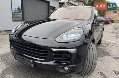 Внедорожник / Кроссовер Porsche Cayenne 2015 в 
