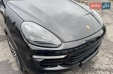 Внедорожник / Кроссовер Porsche Cayenne 2015 в 