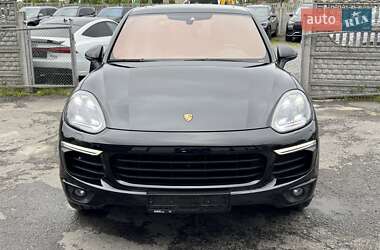 Внедорожник / Кроссовер Porsche Cayenne 2015 в 
