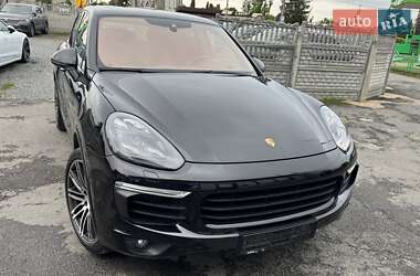 Внедорожник / Кроссовер Porsche Cayenne 2015 в 