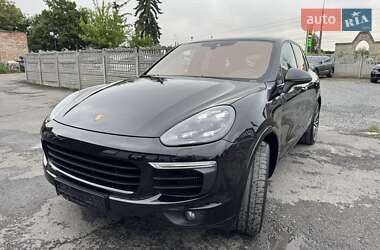 Внедорожник / Кроссовер Porsche Cayenne 2015 в 