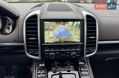 Внедорожник / Кроссовер Porsche Cayenne 2015 в 
