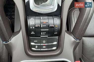 Внедорожник / Кроссовер Porsche Cayenne 2015 в 