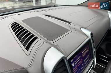 Внедорожник / Кроссовер Porsche Cayenne 2015 в 