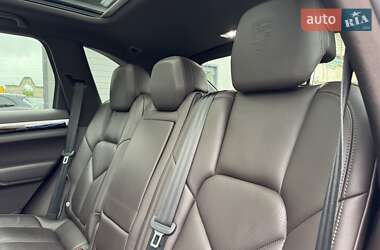 Внедорожник / Кроссовер Porsche Cayenne 2015 в 