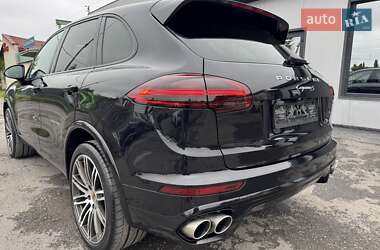 Внедорожник / Кроссовер Porsche Cayenne 2015 в 
