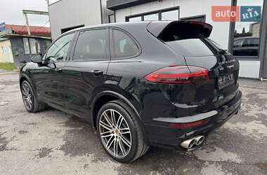 Внедорожник / Кроссовер Porsche Cayenne 2015 в 