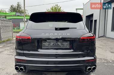 Внедорожник / Кроссовер Porsche Cayenne 2015 в 